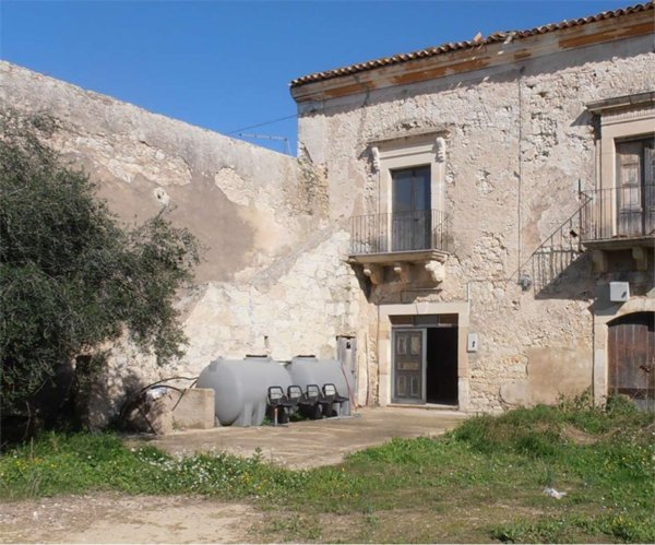 casa indipendente in vendita a Comiso