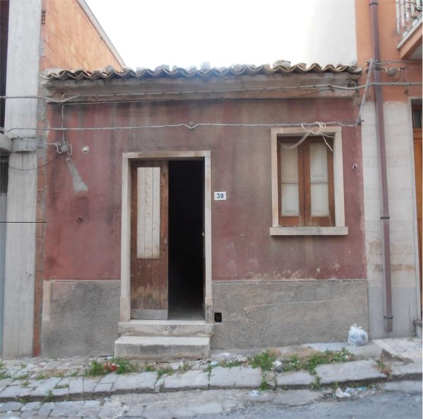 casa indipendente in vendita a Comiso