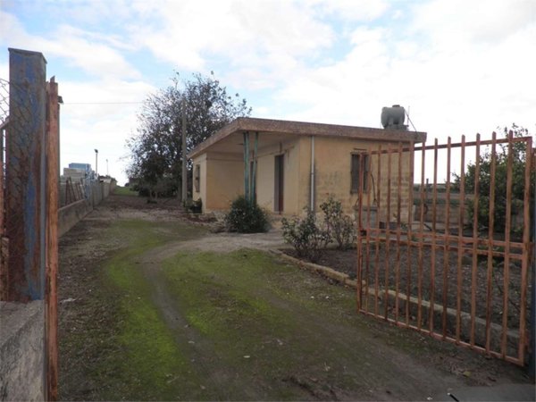 casa indipendente in vendita a Comiso