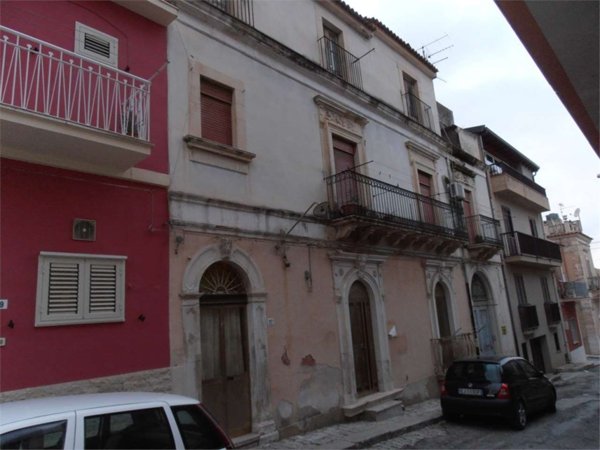 appartamento in vendita a Comiso in zona Centro Storico
