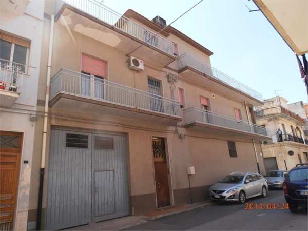 casa indipendente in vendita a Comiso in zona Centro Storico