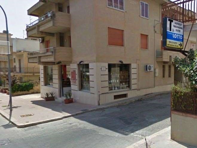 negozio in vendita a Comiso
