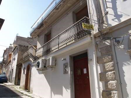 casa indipendente in vendita a Comiso