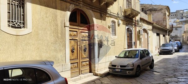 casa indipendente in vendita a Comiso in zona Centro Storico