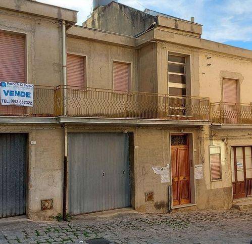 casa indipendente in vendita a Comiso in zona Centro Storico
