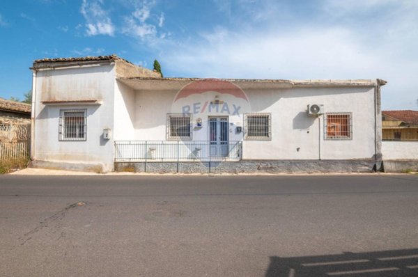 casa indipendente in vendita a Comiso