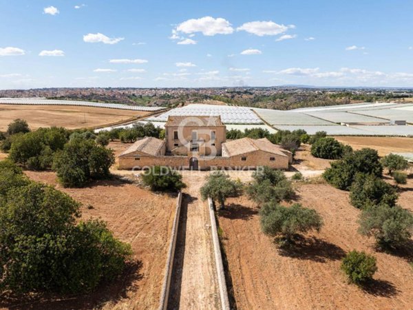 casa indipendente in vendita a Comiso