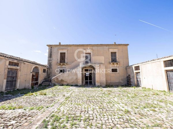 casa indipendente in vendita a Comiso