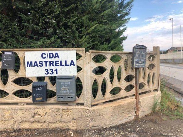 locale commerciale in vendita a Comiso