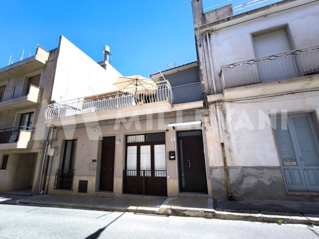 casa indipendente in vendita a Comiso in zona Centro Storico