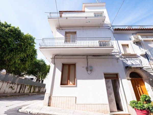 casa indipendente in vendita a Comiso