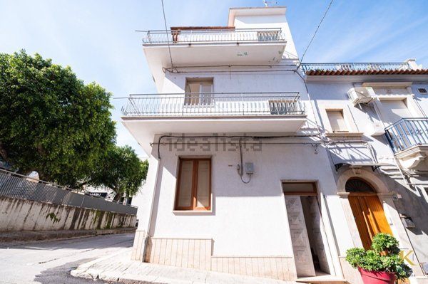 casa indipendente in vendita a Comiso