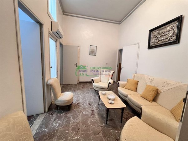 casa indipendente in vendita a Comiso in zona Centro Storico