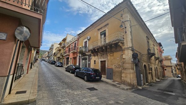 casa indipendente in vendita a Comiso