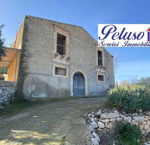 casa indipendente in vendita a Comiso