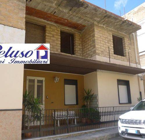 casa indipendente in vendita a Comiso