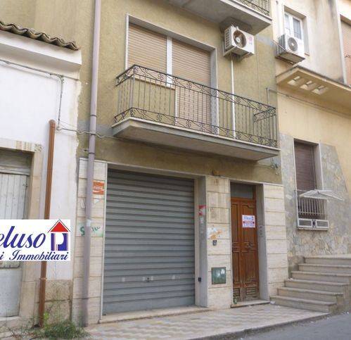 casa indipendente in vendita a Comiso in zona Centro Storico