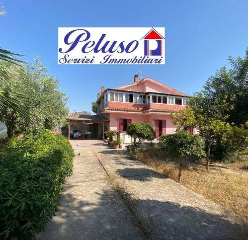 casa indipendente in vendita a Comiso