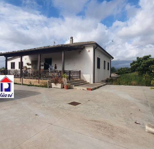 casa indipendente in vendita a Comiso