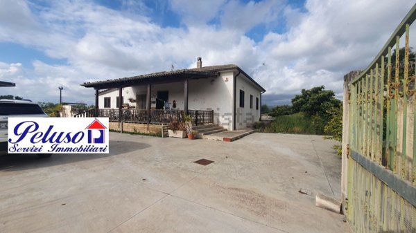 casa indipendente in vendita a Comiso