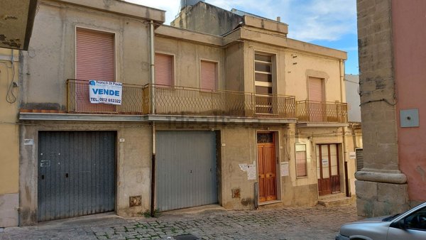 casa indipendente in vendita a Comiso in zona Centro Storico