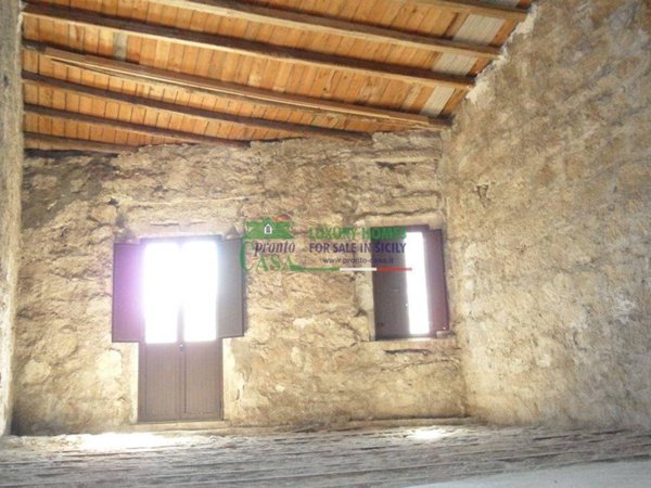 casa indipendente in vendita a Comiso in zona Centro Storico