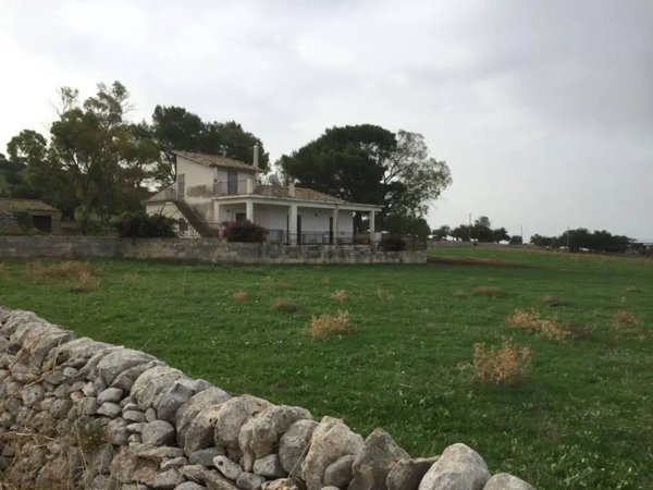 casa indipendente in vendita a Comiso