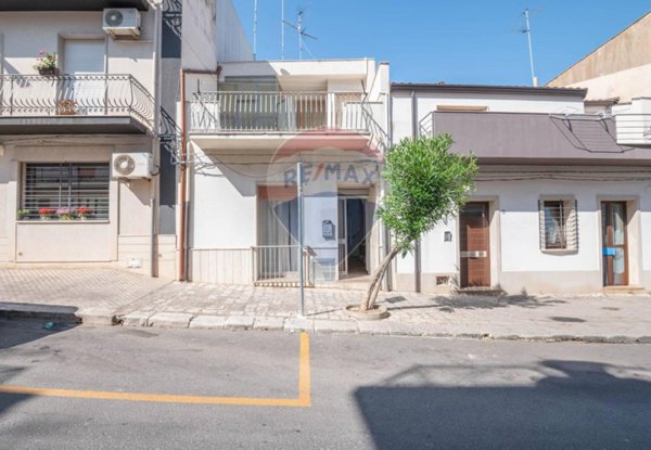 casa indipendente in vendita a Comiso in zona Centro Storico