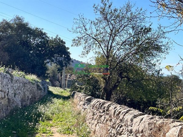 casa indipendente in vendita a Comiso