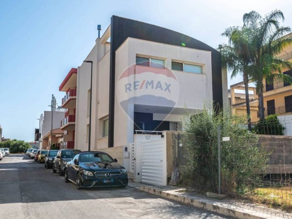 casa indipendente in vendita a Comiso