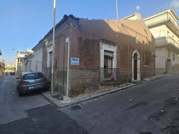 casa indipendente in vendita a Comiso