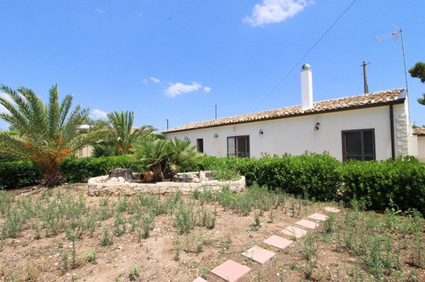 casa indipendente in vendita a Comiso in zona Pedalino