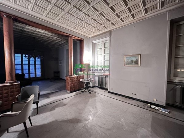 casa indipendente in vendita a Comiso in zona Centro Storico