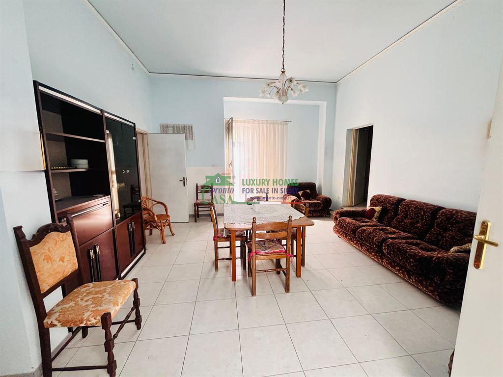 casa indipendente in vendita a Comiso in zona Centro Storico