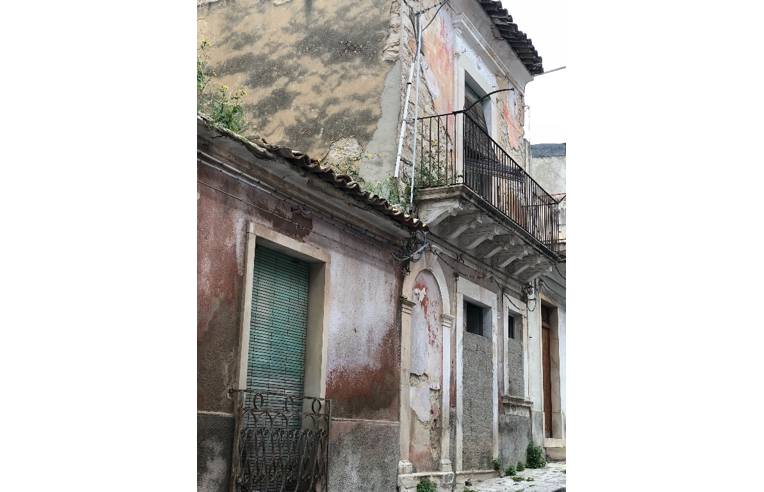 casa indipendente in vendita a Comiso