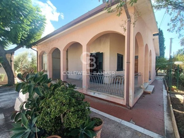 casa indipendente in vendita a Comiso