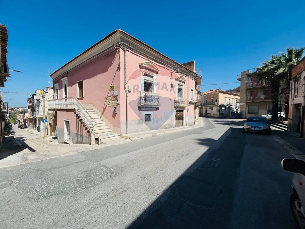 casa indipendente in vendita a Comiso