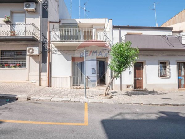 casa indipendente in vendita a Comiso in zona Centro Storico
