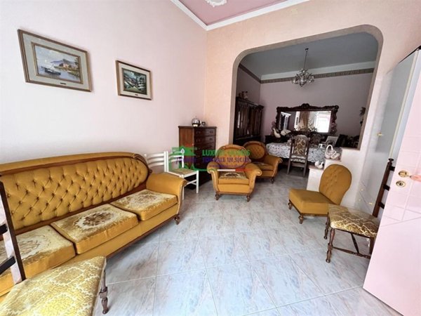 casa indipendente in vendita a Comiso