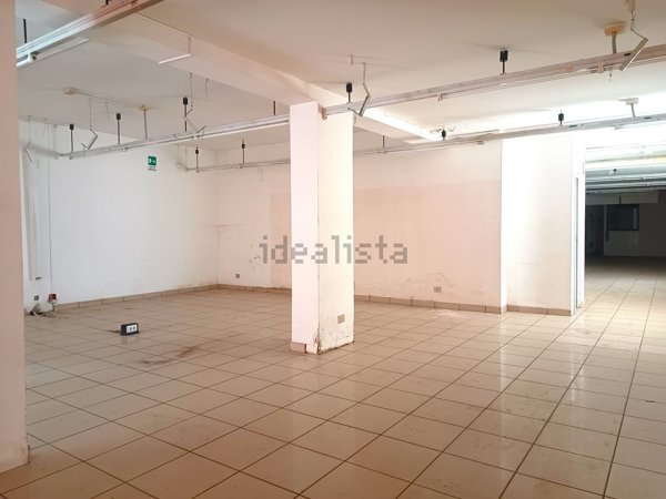 locale commerciale in vendita a Comiso