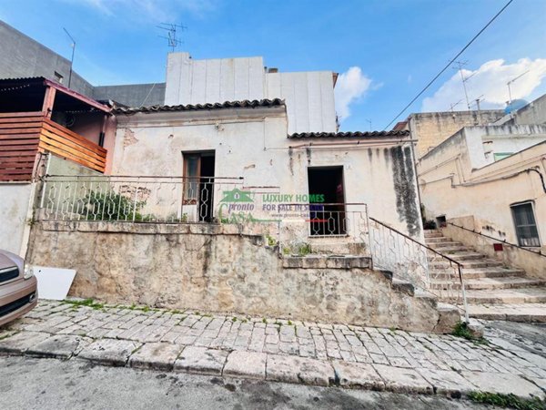 casa indipendente in vendita a Comiso in zona Centro Storico