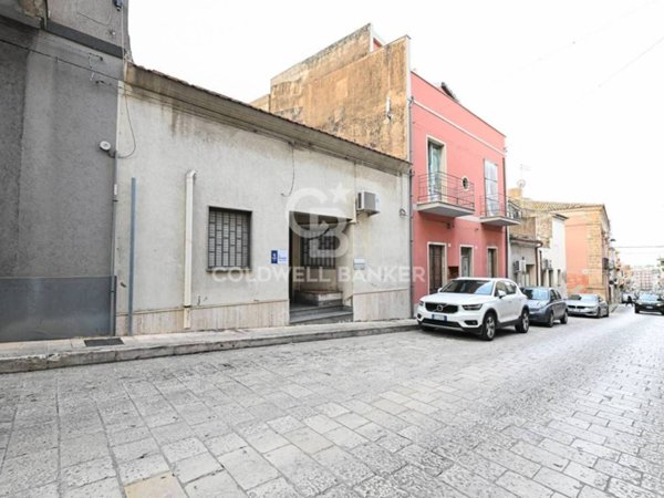 casa indipendente in vendita a Comiso