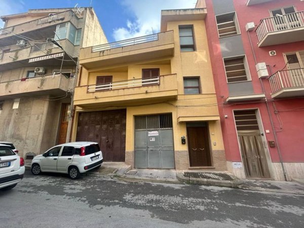 casa indipendente in vendita a Comiso