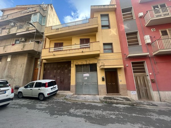 casa indipendente in vendita a Comiso
