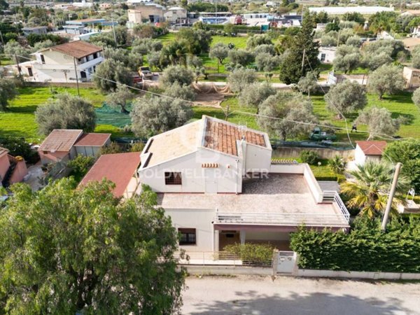 casa indipendente in vendita a Comiso