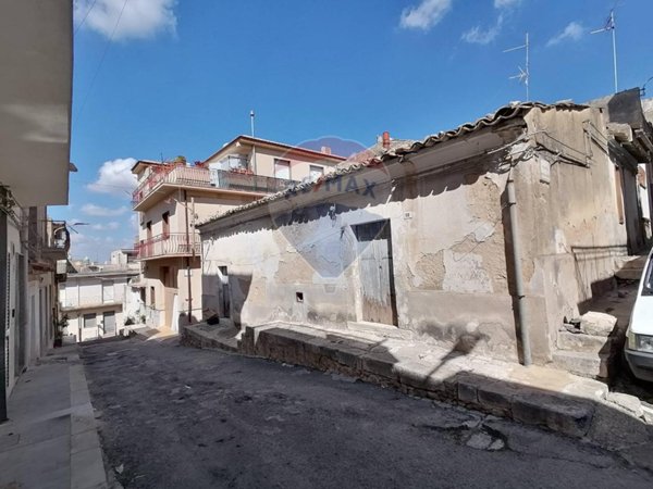 casa indipendente in vendita a Comiso in zona Centro Storico