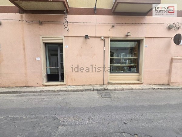 locale commerciale in vendita a Comiso
