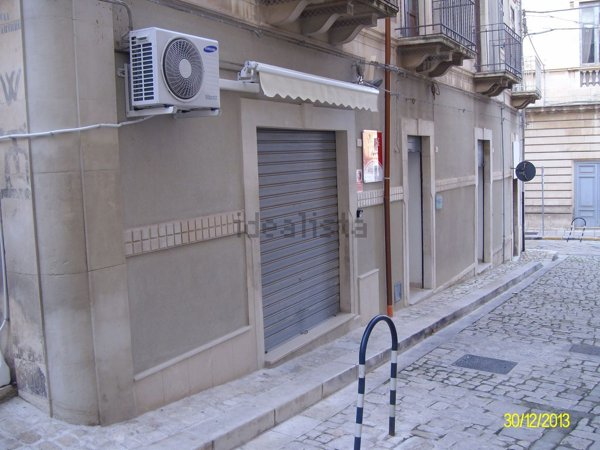 ufficio in vendita a Comiso in zona Centro Storico