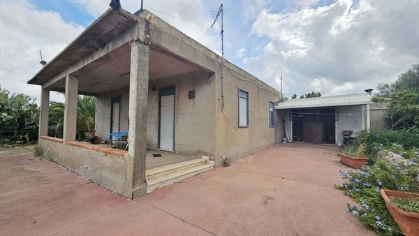 casa indipendente in vendita a Comiso