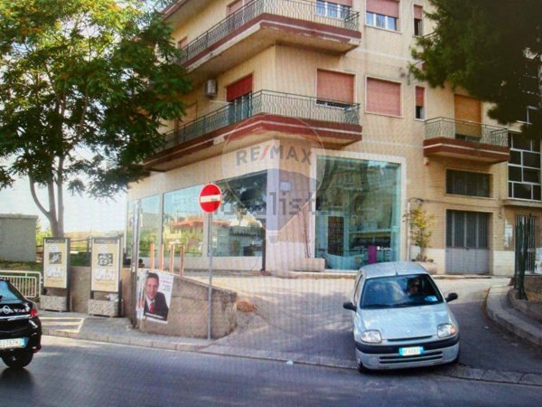locale commerciale in vendita a Comiso